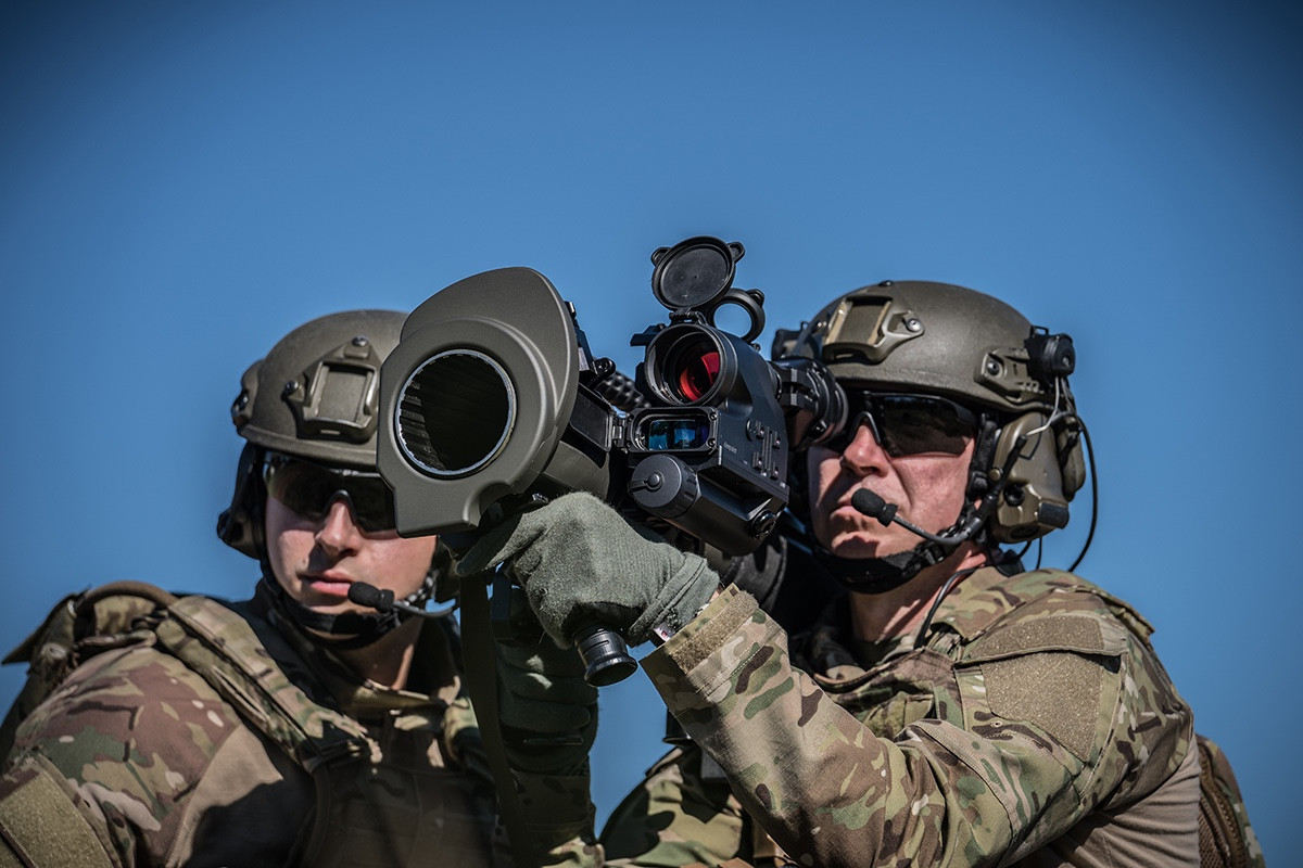 Theo Soldier Systems, Quân đội Mỹ vừa trao một hợp đồng trị giá 24 triệu USD cho công ty Aimpoint của Thụy Điển để trang bị hệ thống điều khiển hỏa lực FCS13-RE lên trên các súng chống tăng 84mm Carl-Gustaf M4 đang được trang bị rộng rãi trong các đơn vị bộ binh của nước này. Nguồn ảnh: Aimpoint.