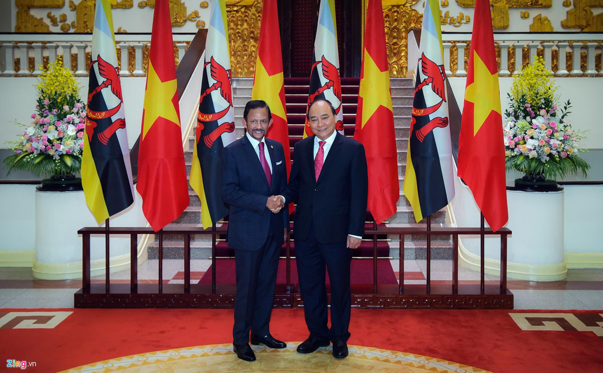Cùng ngày, tại Trụ sở Chính phủ, Thủ tướng Nguyễn Xuân Phúc đã có cuộc hội kiến với Quốc vương Brunei Hassanal Bolkiah.