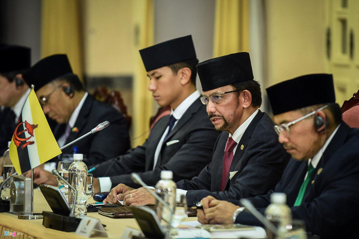 Quốc vương Brunei Hassanal Bolkiah cảm ơn sự đón tiếp nồng hậu của Việt Nam và nhấn mạnh luôn coi mối quan hệ giữa Brunei với Việt Nam có ý nghĩa quan trọng trong khu vực.