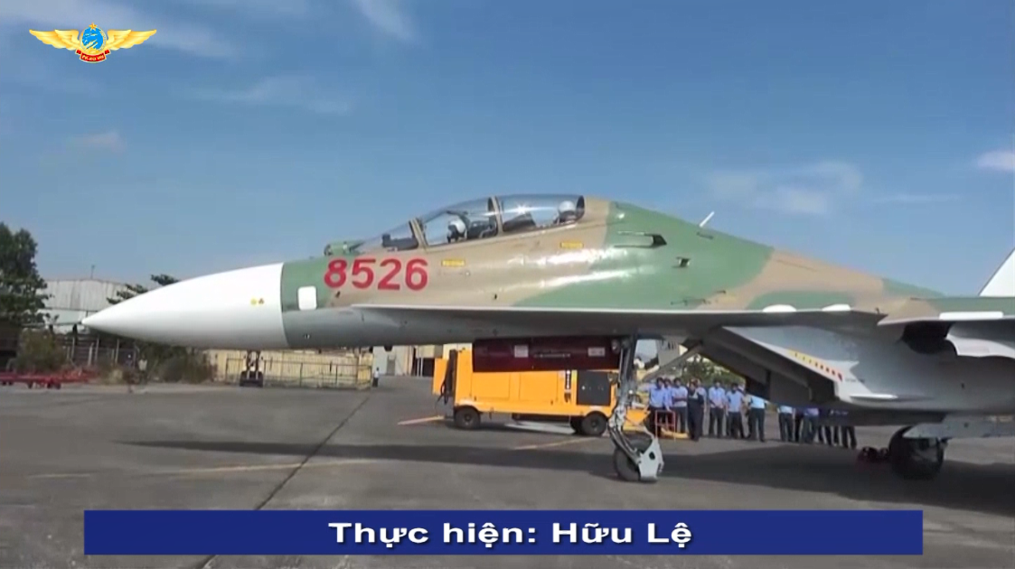 Tháng 5/2016, chiếc máy bay Su-27 số hiệu 8526 đã được sửa chữa, tăng niên hạn và bàn giao cho Sư đoàn 372. Đến nay, máy bay 8526 đã qua gần 3 năm sử dụng, bay được 130 giờ với 193 lần cất, hạ cánh; tham gia thực hành bắn, ném trong diễn tập đảm bảo độ chính xác và không phát sinh hỏng hóc. Nguồn ảnh: PK-KQ.