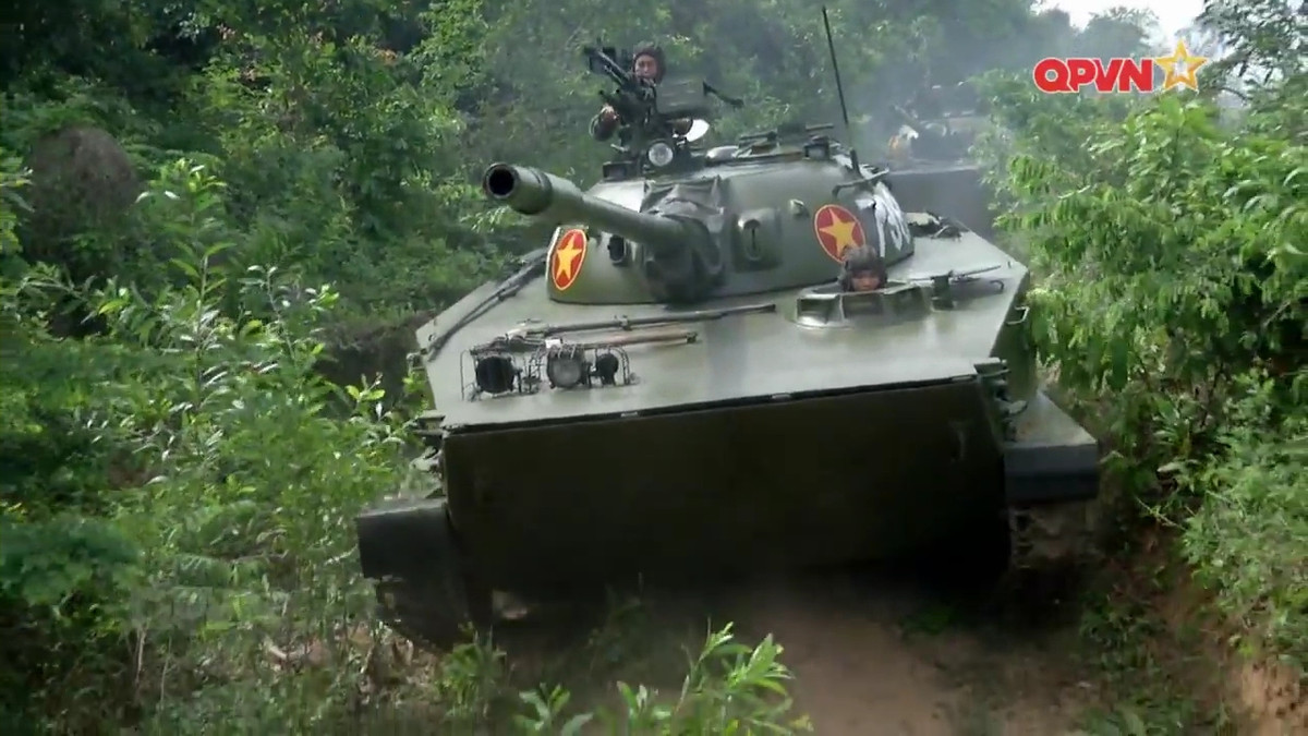 Với pháo 85mm, K63-85 có thể bắn được các loại đạn chống tăng mạnh hơn so với PT-76, điển hình như đạn chống tăng HEAT có khả năng xuyên giáp dày 495mm ở cự ly bắn 1.000m, trong khi với đạn APFSDS-T thì độ xuyên là 360mm ở cự ly 1.000m. Pháo có tầm bắn lớn nhất là 12,2km, tốc độ bắn 8 viên/phút. Nguồn ảnh: QPVN.