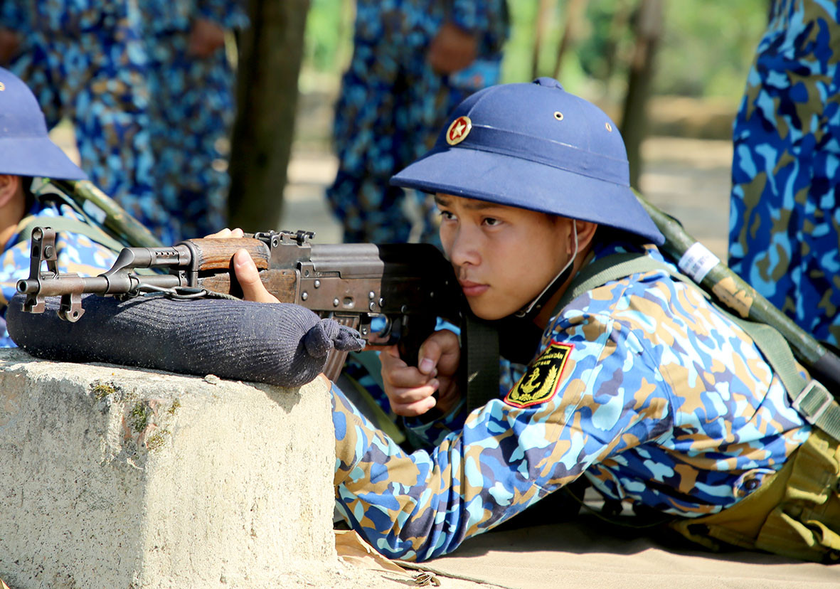 Huấn luyện bắn súng AK bài 1