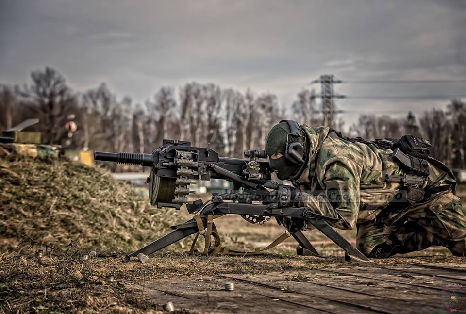 AGS-40 có trọng lượng chiến đấu 46kg, ống phóng có đường kính 40 mm, và dài 400 mm, sơ tốc đầu đạn 240 m/s, và có tốc độ bắn lên tới 400 viên/phút, đây là tốc độ đáng nể cho một khẩu súng phóng lựu tự động. Nguồn ảnh: mil.today.