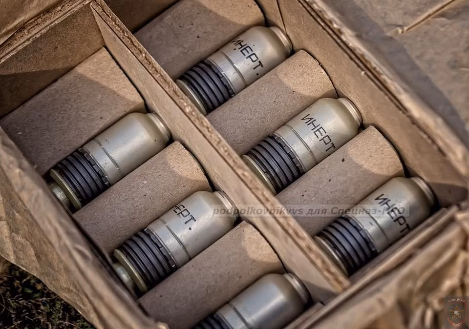 Điều đáng nói là hầu hết các mẫu súng phóng lựu cầm tay của Nga hiện tại đều được phát triển từ GP-25 – mẫu súng phóng lựu kẹp nòng do Liên Xô phát triển giành cho súng trường tấn công AK-47. Và sau đó được phát triển thành mẫu súng phóng lựu ổ quay RG-6 hay biến thể cải tiến GP-30, tất cả chúng đều sử dụng đạn 40mm. Nguồn ảnh: mil.today.