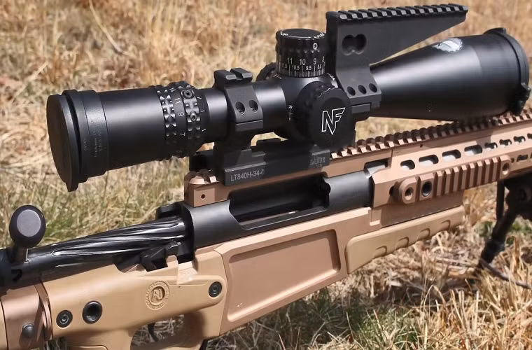 Với tầm bắn trên của Mk 13 Mod 7, nó có thể vô hiệu hóa mọi mối đe dọa an ninh từ xa ngay khi mục tiêu có ý định tiếp cận cổng khách sạn Marriott. Nguồn ảnh: Marine Corps Times.