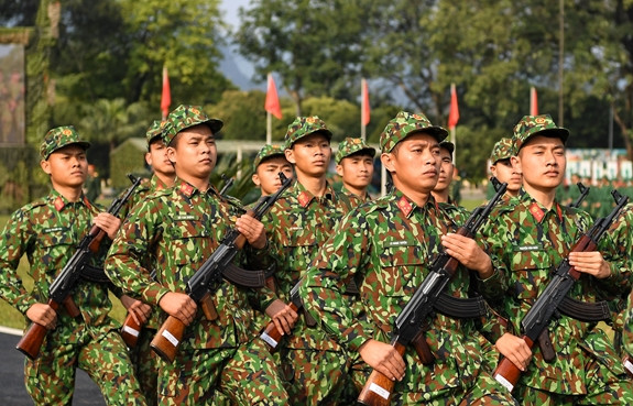 Cán bộ, chiến sĩ Lữ đoàn 139 (Binh chủng Thông tin Liên lạc) trong ngày ra quân huấn luyện. Ảnh: Phú Sơn.