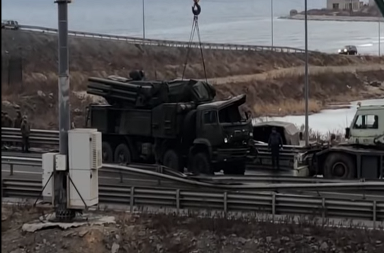 Hiện Bộ Quốc phòng Nga chưa đưa ra bất cứ bình luận về sự cố nghiệm trọng này. Tuy nhiên, để khắc phục, sửa chữa đưa tổ hợp Pantsir-S1 trở lại chiến đấu sẽ mất khá nhiều thời gian và chi phí. Được biết, mỗi tổ hợp phòng không Pantsir-S1 xuất khẩu có giá rơi vào khoảng từ 18 tới 20 triệu USD. Nguồn ảnh: VladNews.