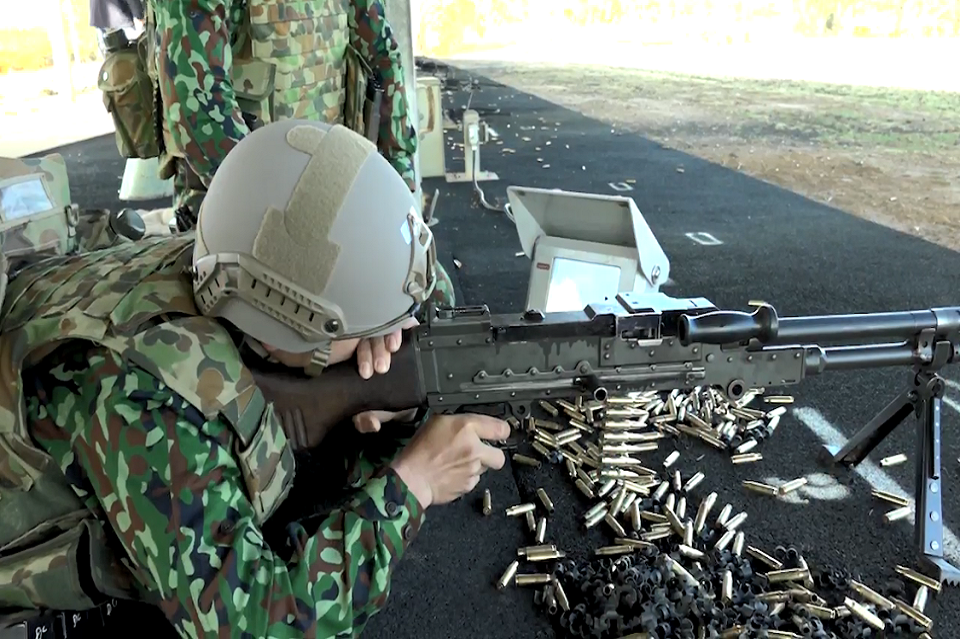 Trong ảnh là xạ thủ Việt Nam với phần thi bắn súng máy. Như thường lệ tại các cuộc thi bắn súng quân dụng quốc tế các xạ thủ Việt Nam thường sử dụng mẫu súng máy FN MAG do Bỉ chế tạo. Nguồn ảnh: AASAM.