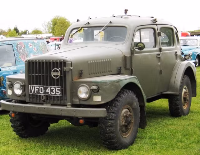 Volvo là một công ty sản xuất ô tô đa quốc gia nổi tiếng thế giới nhưng hầu như rất ít người biết rằng hãng xe này còn sản xuất cả những chiếc ô tô cho mục đích quân sự. Được sản xuất từ năm 1953 - 1958, Volvo Sugga TP-21 là một trong những phương tiện quân sự nổi tiếng nhất của Volvo.