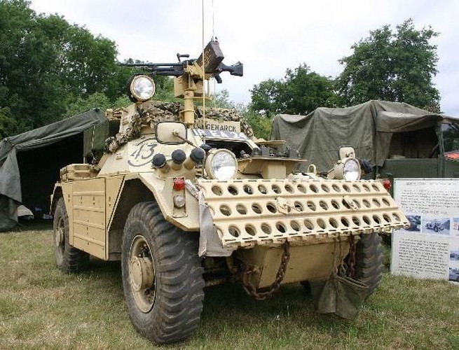 Còn được biết tới với tên thường gọi là xe trinh sát Ferret, xe bọc thép Ferret là một phương tiện chiến đấu bọc thép của Anh được thiết kế và sử dụng cho các mục đích do thám. Từ 1952 - 1971, hơn 4.400 mẫu xe này đã được sản xuất, chạy bằng động cơ Rolls Royce và sử dụng ở nhiều nước châu Phi và châu Á.