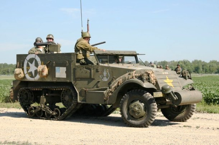 M3 Half-track là một phương tiện bọc thép do Mỹ chế tạo được Anh, Mỹ và các nước Đồng minh khác sử dụng trong suốt Thế chiến thứ 2 và trong Chiến tranh Lạnh. Với tốc độ tối đa 72km/h, chiếc xe này được sử dụng để chở quân, kéo pháo.