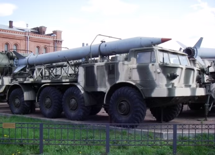 Xe chở đạn 9T29 là một xe tải bọc thép hạng nặng 8 bánh được Nga sản xuất và sử dụng cho việc vận chuyển tổ hợp tên lửa tầm ngắn 9T29 Luna-M.