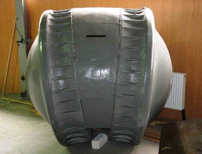 Chiếc xe tăng hình cầu Kugelpanzer là mẫu xe tăng trinh thám do Đức Quốc Xã thiết kế trong Thế chiến thứ 2 và là một trong những phương tiện chiến đấu bọc thép kỳ quặc nhất trong lịch sử nhân loại. Cho đến nay, người ta vẫn không có nhiều thông tin về mẫu xe tăng quái lạ này và cách vận hành của nó.