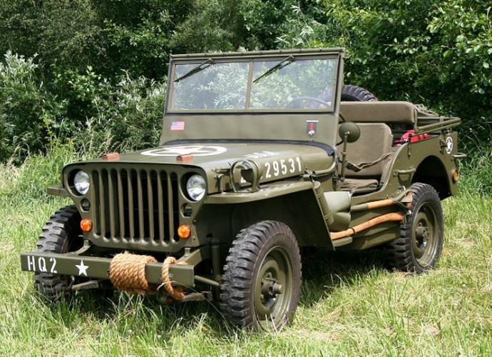 Được sản xuất từ năm 1941 - 1945, Willys MB là mẫu xe jeep "kinh điển" trong Thế chiến thứ 2 được một số quốc gia như Mỹ, Anh, Pháp và Liên Xô sử dụng với tốc độ tối đa đạt 105 km/h.
