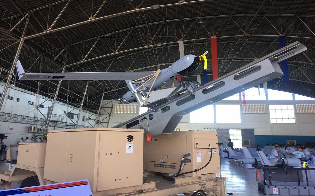 Phát biểu tại LIMA 2019 vào ngày 27/3, Yeong Tae Pak - Giám đốc Tiếp thị bán hàng Boeing ở Đông Nam Á cho biết, việc bán UAV ScanEagle được thực hiện thông qua Chương trình hỗ trợ Tài chính quân sự nước ngoài (FMF) của Mỹ. Đây cũng là hợp đồng quốc phòng đáng chú ý nhất giữa Việt Nam và Mỹ kể từ sau năm 2016. Nguồn ảnh: Rappler.