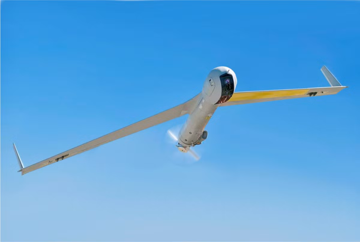Insitu ScanEagle là hệ thống UAV trinh sát tầm thấp được phát triển bởi công ty công nghệ Insitu - công ty con của Boeing chuyên lĩnh vực thiết kế, phát triển, sản xuất các phương tiện bay không người lái. Mỗi hệ thống ScanEagle có đơn giá khoảng 3,2 triệu USD (giá năm 2006) gồm 4 UAV và một hệ thống điều khiển. Nguồn ảnh: Boeing.