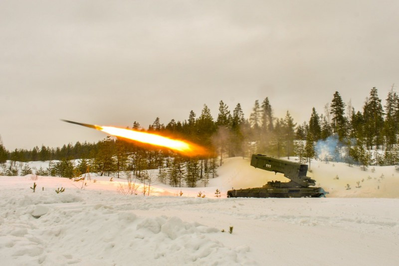 Nguyên lý hoạt động của loại vũ khí này là sử dụng các sóng chấn động hội tụ vào một điểm để tạo sức công phá cao nhất. Ngọn lửa tạo ra khi đốt cháy nhiên liệu sẽ làm không khí giãn nở một cách đột ngột tạo ra các sóng chấn động này. Nguồn ảnh: andrei-bt.