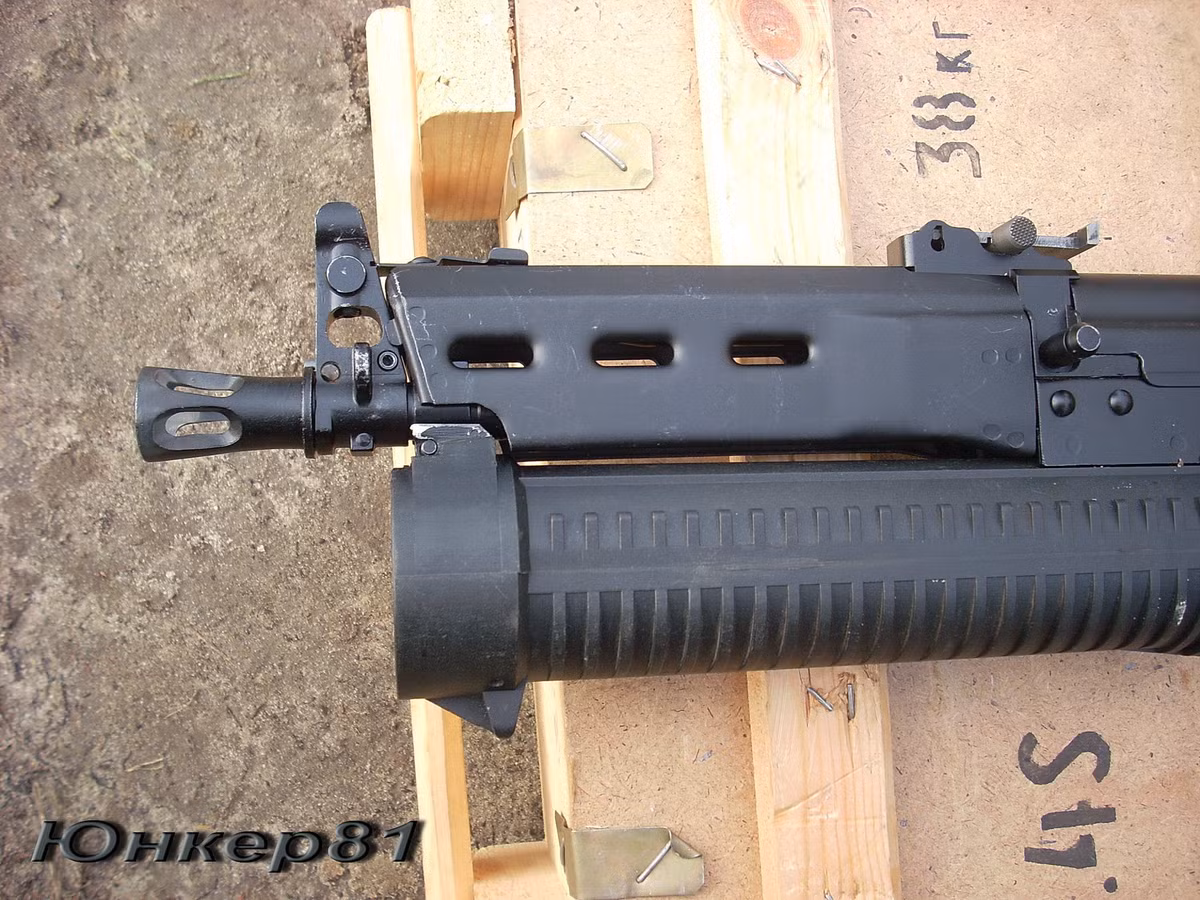 Chưa hết PP-19 còn có thể sử dụng được nhiều cỡ đạn khác nhau từ 9x18mm (tiêu chuẩn) 9x19mm, 9x17mm cho đến cả 7,62x25mm. Cỡ đạn càng lớn, khẩu súng càng có sức công phá mạnh hơn nhưng bù lại cơ số đạn dự phòng lại ít đi.