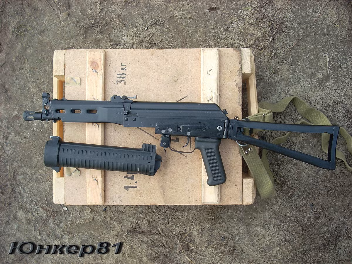 Và những đặc điểm trên giúp PP-19 trở thành một những ứng viên sáng giá cho vai trò súng bộ binh trang bị cho lực lượng đặc nhiệm chống khủng bố thuộc Binh chủng Đặc công. Nhất là khi PP-19 sở hữu các tính năng mà nhiều mẫu súng tiểu liên khác trên thế giới, kể cả Micro UZI không có.