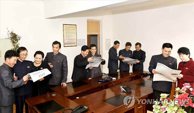 Người Triều Tiên ở Hà Nội khóc nức nở khi gặp Chủ tịch Kim Jong-un - Hình 9 Nguoi Trieu Tien o Ha Noi khoc nuc no khi gap Chu tich Kim Jong-un-Hinh-9