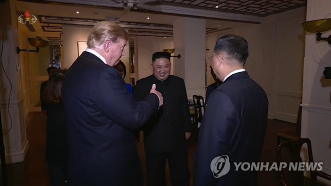 Người Triều Tiên ở Hà Nội khóc nức nở khi gặp Chủ tịch Kim Jong-un - Hình 3 Nguoi Trieu Tien o Ha Noi khoc nuc no khi gap Chu tich Kim Jong-un-Hinh-3