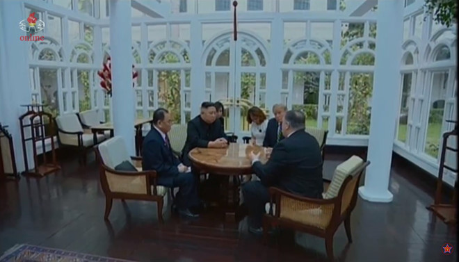 Người Triều Tiên ở Hà Nội khóc nức nở khi gặp Chủ tịch Kim Jong-un - Hình 5 Nguoi Trieu Tien o Ha Noi khoc nuc no khi gap Chu tich Kim Jong-un-Hinh-5