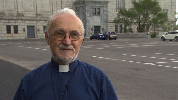 Video: Linh muc bi dam dao tai nha tho lon nhat Canada-Hinh-2