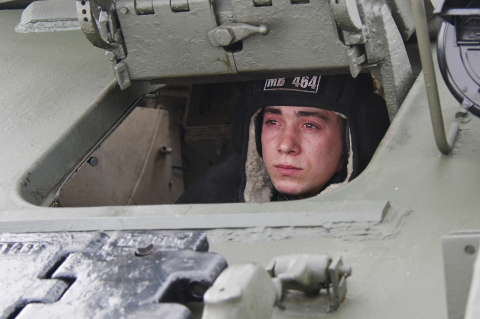 Về cơ bản khả chiến đấu của tiểu đoàn xe tăng T-34 sẽ bị loại bỏ bởi nhiều lý do, mặt khác vai trò của chúng trong Quân đội Nga gần như là một công cụ tuyên truyền. Điều này có thể thấy rõ qua việc T-34 được biên chế cho Sư đoàn Kantemirovskaya được xem là “tấm chắn thép” bảo vệ thủ đô Moscow qua nhiều thời kỳ. Nguồn ảnh: Bộ Quốc phòng Nga.