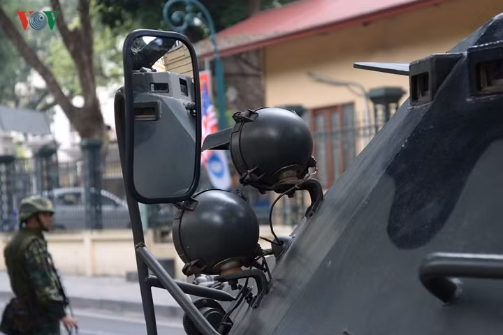 Gương chiếu hậu của xe thiết giáp chở quân BTR-60.