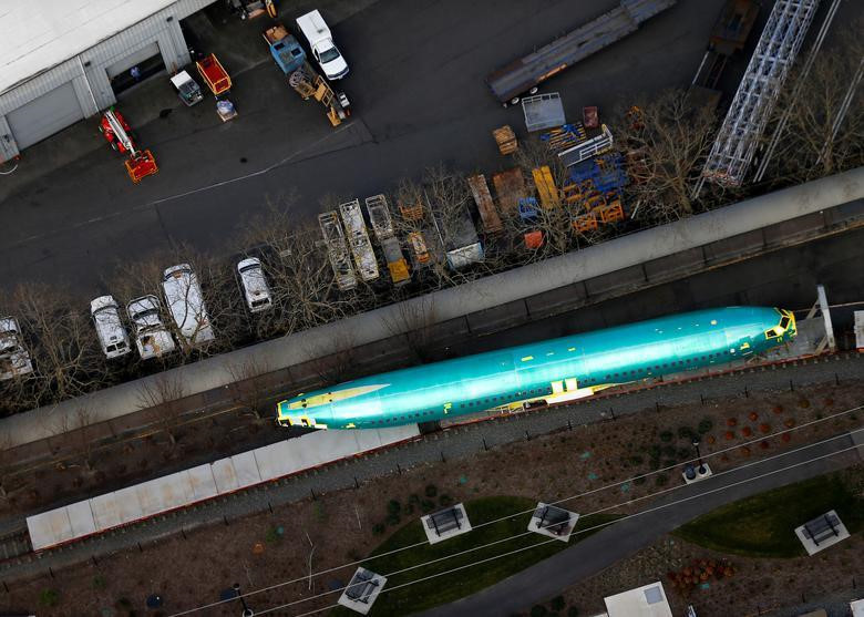 Dòng máy bay Boeing 737 MAX chiếm khoảng 1/4 tổng lượng máy bay hoạt động nội địa của Mỹ. Theo một báo cáo của JP Morgan, nếu 737 MAX bị ngừng sản xuất, nền kinh tế Mỹ sẽ chịu thiệt hại tương đương 0,6% GDP. Ảnh: Reuters.