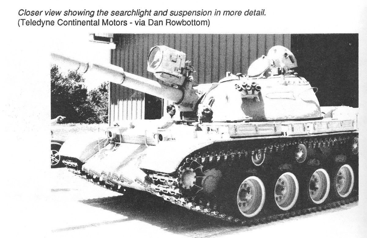 Về hệ thống vũ khí T-55E được trang bị hệ thống điều khiển hỏa lực mới SABCA Titan Mk I theo chuẩn NATO, đi kèm máy tính đường đạn, máy đo xa bằng laser, nâng cấp kính ngắm đêm, cảm biến khí tượng và hệ thống liên lạc vô tuyến mới. Nguồn ảnh: tanksandafv.