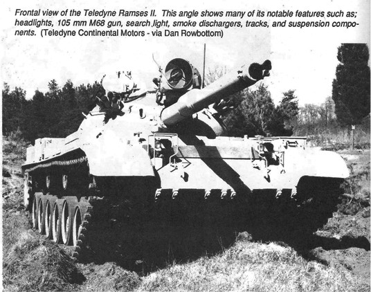 Trong khi đó pháo chính của T-55E, Chrysler đưa ra tới hai phương án nâng cấp, một là loại bỏ pháo DT-10T 100mm nguyên bản và thay bằng pháo M68 105mm vốn được sử dụng trên những chiếc xe tăng M60A3 của Ai Cập. Và hai là giữ nguyên pháo DT-10T nhưng nó sẽ được trang bị thêm hệ thống ổn định nòng mới cũng như hệ thống chống giật sửa đổi. Nguồn ảnh: tanksandafv.