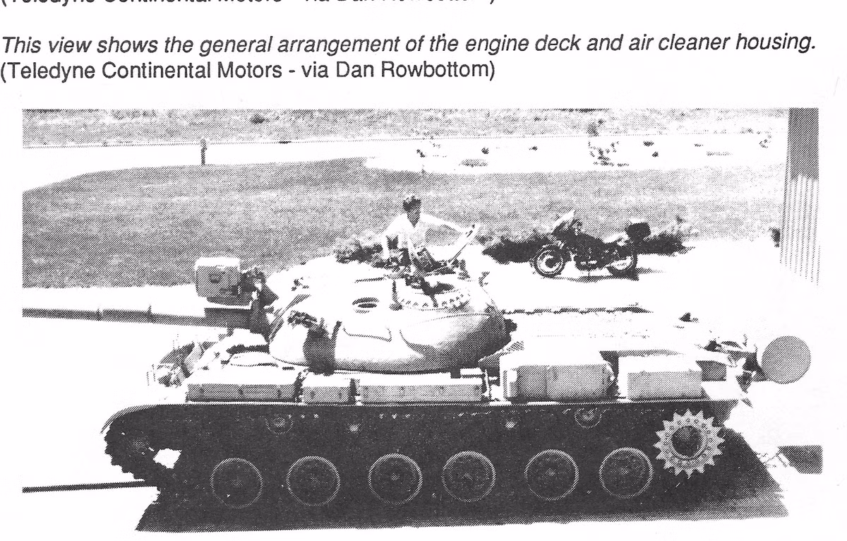 Để lắp vừa hệ thống động cơ cùng bình xăng mới, thân xe tăng T-55 bị kéo dài ra hơn so với nguyên bản Liên Xô tới 1 mét, hệ thống khung gầm bánh xích cũng được thay đổi với 6 bánh chịu lực thay vì 5 như ban đầu. Nguồn ảnh: tanksandafv.