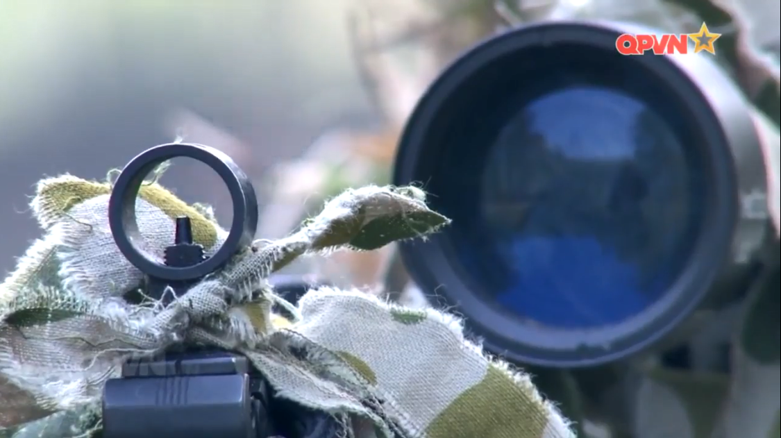Và dựa trên những hình ảnh có được về các tổ bắn tỉa thuộc Lữ đoàn Đặc công Biệt động 1, các xạ thủ bắn tỉa của Lữ đoàn đặc công 1 sử dụng đồng thời hai biến thể của súng bắn tỉa IMI Galatz gồm “Galatz” và “SR-99” – một phiên bản hiện đại hóa của Galatz. Nguồn ảnh: QPVN.