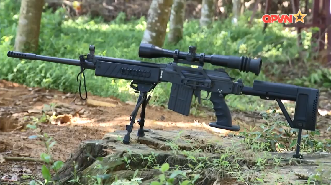 Súng bắn tỉa IMI Galatz sử dụng cỡ đạn 7,62x51mm NATO, đây là loại đạn thành công nhất của khối quân sự này sử dụng cho các súng bắn tỉa. Galazt có 2 chế độ bắn phát một hoặc bán tự động. Súng sử dụng hộp tiếp đạn 20 viên với thước ngắm cơ khí hoặc kính ngắm quang học tích hợp có độ khuếch đại 6 lần. Trong ảnh là biến thể súng bắn tỉa IMI SR-99 có trong biên chế Lữ đoàn Đặc công Biệt động 1. Nguồn ảnh: QPVN.