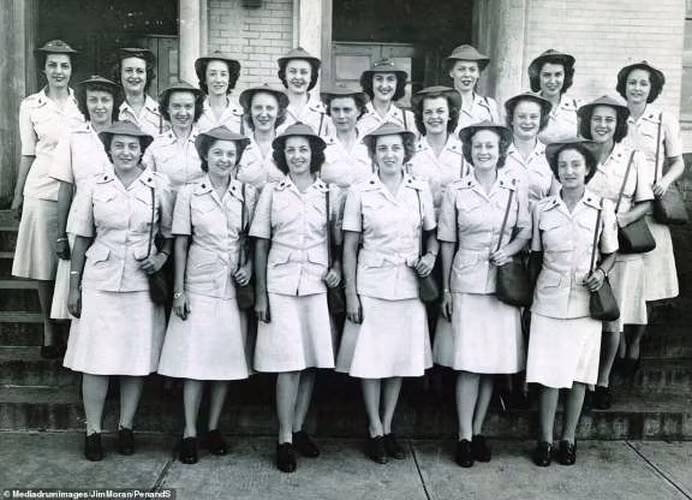 Khi chiến tranh kết thúc, các đơn vị lính dự bị được giải ngũ, con số giảm xuống chỉ còn 12.000 thành viên vào tháng 12/1945 và sau đó, mỗi tháng giảm thêm 2.000 người.