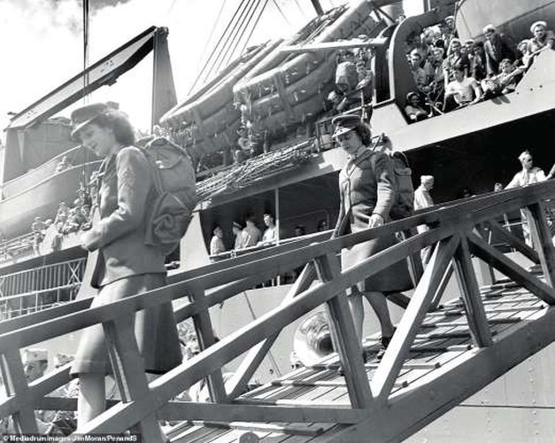 Năm 1943, Tướng Thomas Halcomb đã phải thừa nhận rằng: "Ban đầu tôi không tin phụ nữ có thể làm được những nhiệm vụ khó khăn trong lực lượng thủy quân lục chiến, nhưng sau đó tôi đã phải thay đổi cách nhìn của mình”.