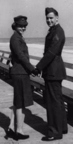 Lillian Marie Sandy và Joe Mittelsdorf đã gặp và yêu nhau khi họ cùng phục vụ trong lực lượng thủy quân lục chiến.