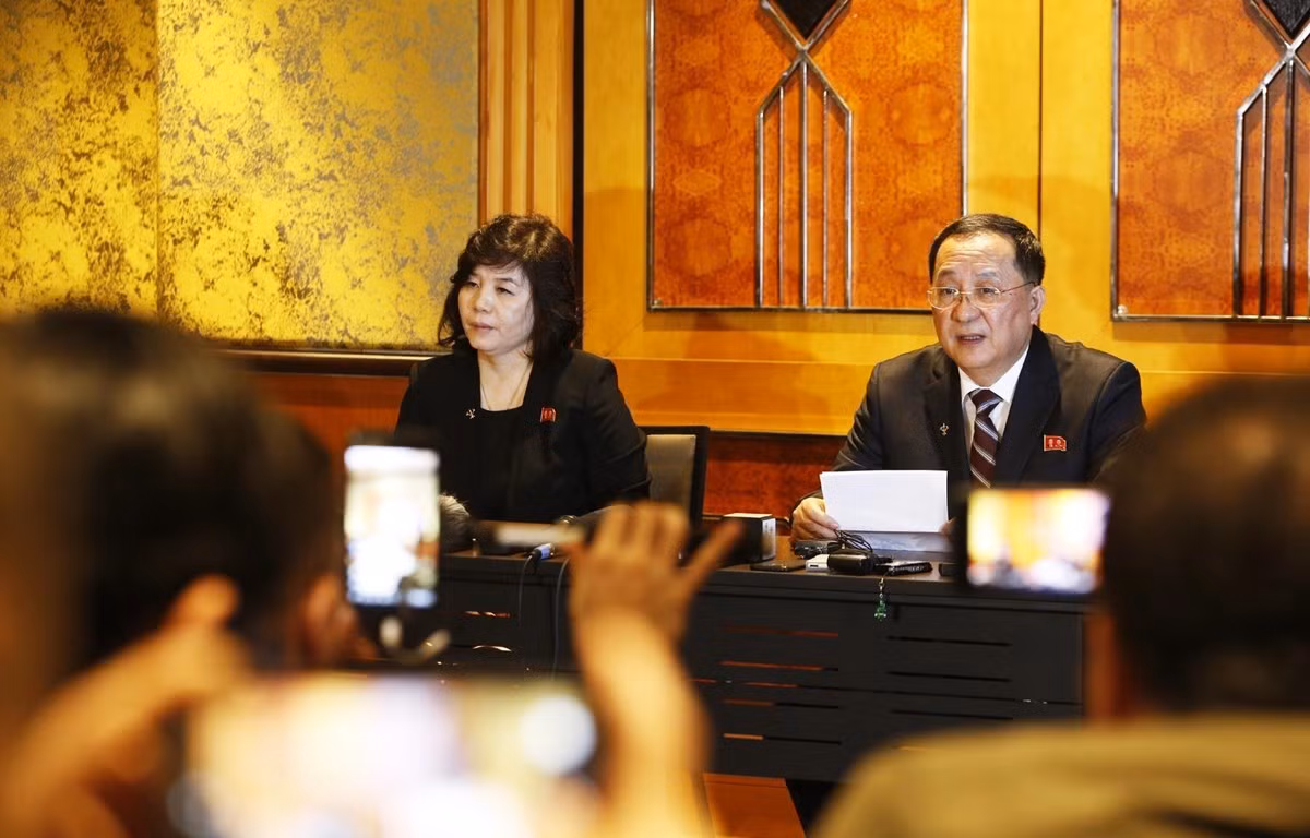 Trieu Tien khang dinh chi de nghi do bo mot phan lenh cam van