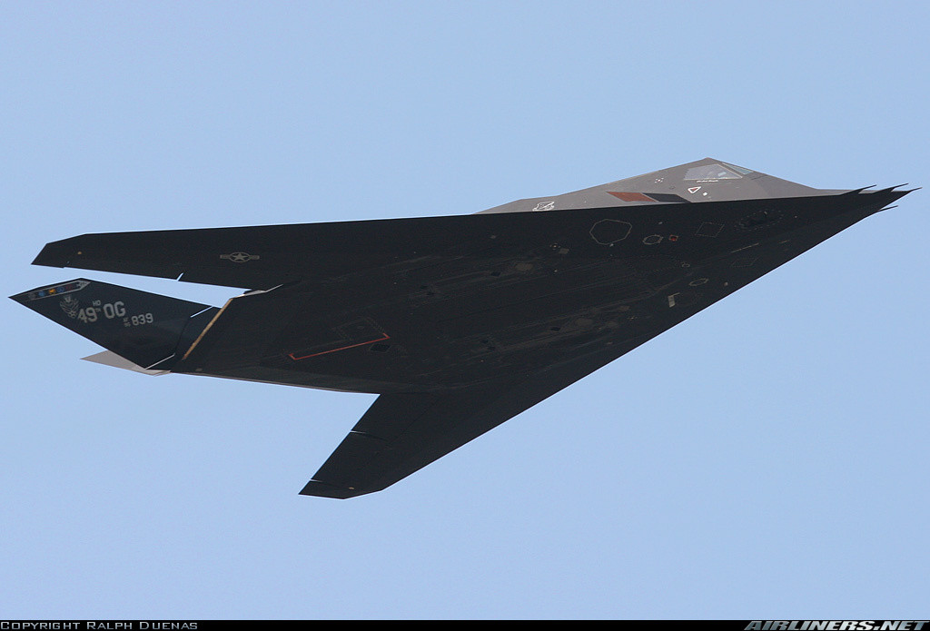 Cũng theo Scramble, các máy bay F-117A đã thực hiện một số phi vụ không kích vào các mục tiêu trên đất Iraq và Syria bằng bom dẫn đường thông minh đường kính nhỏ GBU-39 SDB. Nguồn ảnh: Airliners.net.