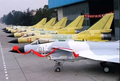 J-10 don sinh nhat thu 21 bang chien dau co thu 500