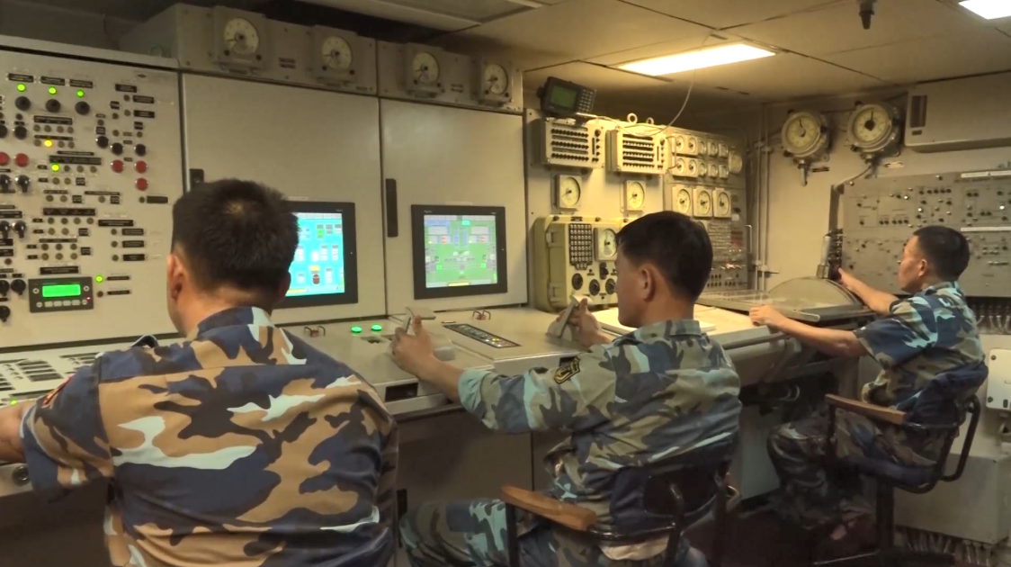 Qua 5 ngày hành trình vượt qua hơn 1.200 hải lý, làm nhiệm vụ với cường độ cao liên tục trên biển, các kíp thủy thủ tàu Lý Thái Tổ ngoài việc đảm bảo tốt các mặt công tác đã luôn duy trì tốt các chế độ trực canh, đi ca nghiêm túc, kịp thời phát hiện các mục tiêu trên biển, trên không, báo cáo chỉ huy để xử lý tốt các tình huống trong suốt hành trình. Nguồn ảnh: Hải quân Việt Nam.