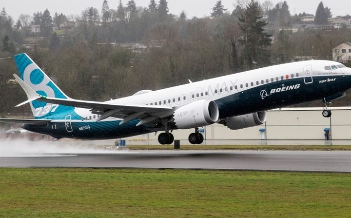 Theo các chuyên gia hàng không, Boeing 737 MAX không chỉ là tương lai của Boeing mà còn là hy vọng của nhiều công ty hàng không giá rẻ trên thế giới, khi nó được xem là mẫu phi cơ thương mại có mức đầu tư và chi phí vận hành hiệu quả nhất. Ảnh: CNN.