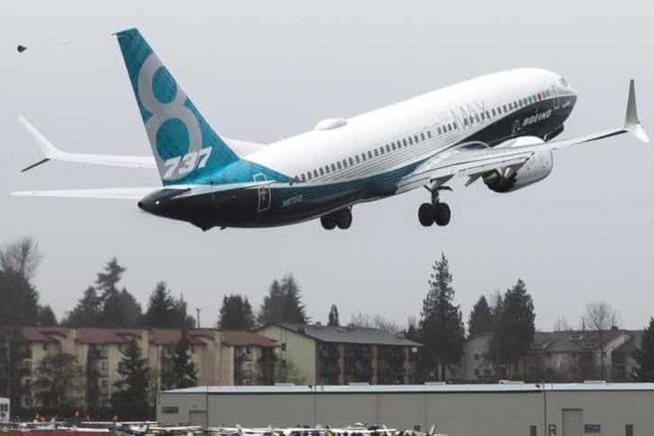 Máy bay Boeing 737 MAX được đưa vào sử dụng lần đầu vào năm 2017 và là một trong những phiên bản phi cơ Boeing thương mại bán chạy nhất. Theo tạp chí hàng không Flightglobal, Trung Quốc là thị trường lớn nhất của Boeing 737 MAX với đội bay 97 chiếc, trong khi đó ở Mỹ chỉ vào khoảng 65 chiếc. Ảnh: Hindustan times.