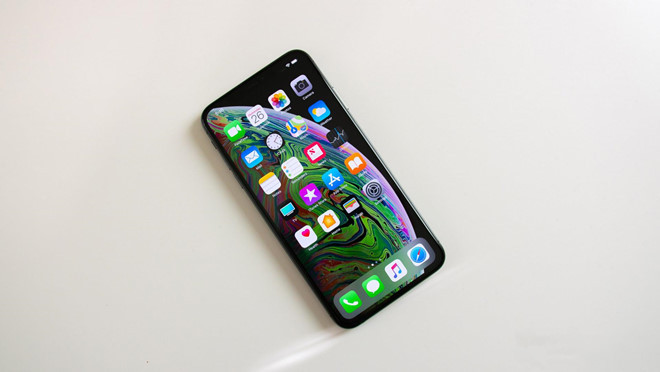  iPhone XS Max giá 34 triệu (2018): Giá iPhone tiếp tục bị đẩy cao với chiếc iPhone XS Max. Không lâu sau khi sản phẩm này bán ra, người dùng có thể thấy các chương trình khuyến mại liên tiếp, giảm giá máy 2-3 triệu đồng từ các đại lý. Mặc dù vậy, model này thực sự kén khách.