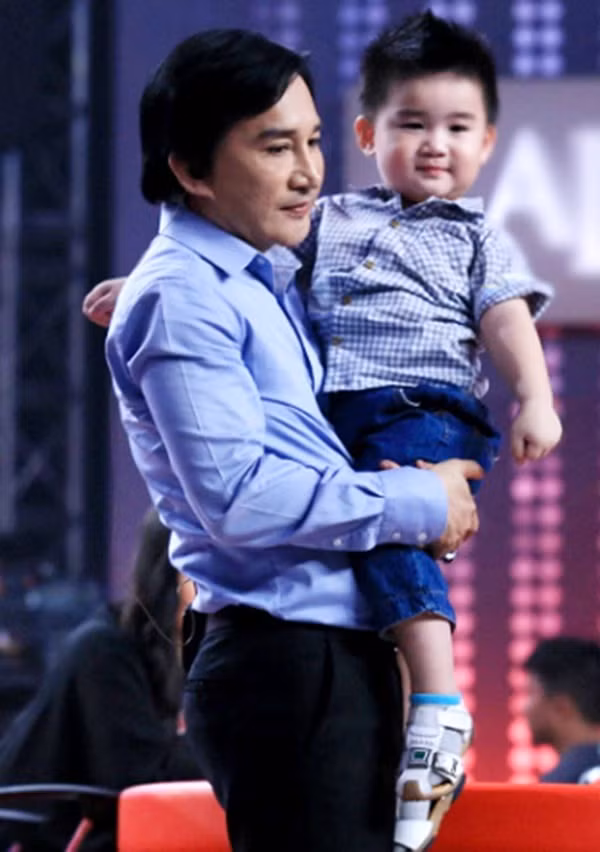 NSUT Kim Tu Long: 'Vo kem 11 tuoi ung ho toi giu quan he tot voi hai vo cu'-Hinh-3