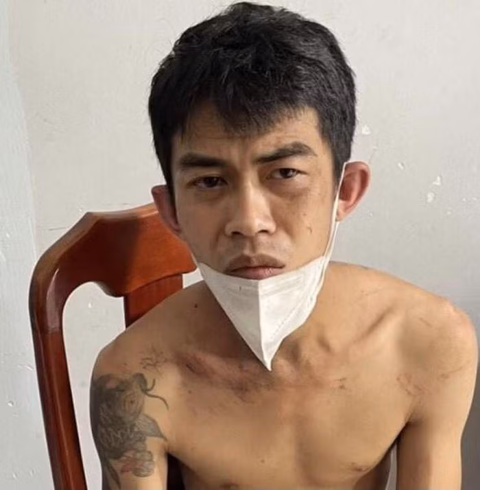  Bắt kẻ giết người trốn truy nã mang theo súng rulo: Sau khi gây án giết người, Nguyễn Hoàng Hiếu (SN 1992; ngụ huyện Phú Giáo, Bình Dương) bỏ trốn và luôn mang theo khẩu súng rulo bên mình với mục đích chống trả lại lực lượng truy bắt…Ngày 30/9, Công an tỉnh Bình Dương cho biết vừa bắt giữ được Hiếu. 