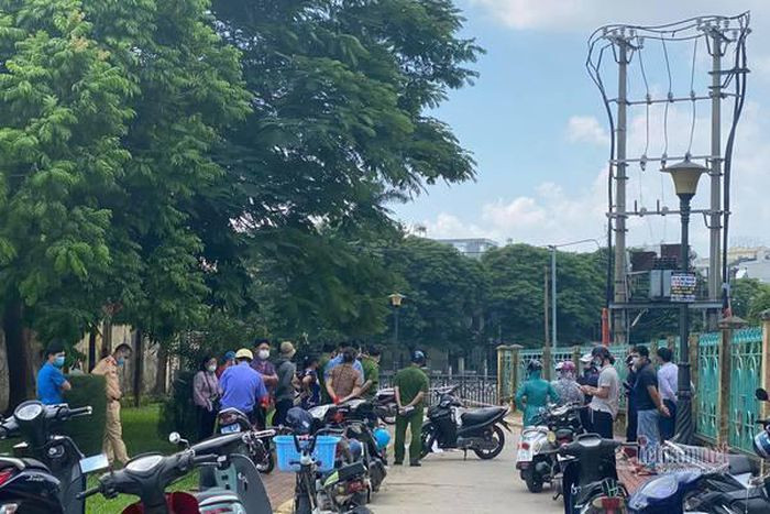  Nam thanh niên tay cầm tiền, tử vong bất thường bên hồ: Trưa 30/9, tại khu vực đường vòng hồ An Biên (phường Lạch Tray, quận Ngô Quyền, TP Hải Phòng) người dân phát hiện nam thanh niên (33 tuổi), trú tại phường Hải Thành, quận Dương Kinh, TP Hải Phòng ngã gục, tử vong ngay ven hồ tay vẫn cầm tiền. Cơ quan chức năng cho biết, nguyên nhân tử vong của nạn nhân có thể là do sốc ma túy. 