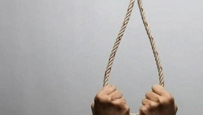  Người đàn ông sống một mình treo cổ trên cây: Ngày 30/9, UBND xã Ninh Phước, huyện Nông Sơn, tỉnh Quảng Nam cho biết trên địa bàn vừa xảy ra vụ người đàn ông treo cổ tử vong. Theo đó, ngày 29/9, người dân vừa phát hiện ông Hồ Tấn L. (47 tuổi, trú tại địa phương) tử vong trong tư thế treo cổ trên cây. Được biết, ông L. đã ly dị vợ sinh sống một mình và thời gian qua ông L không có xảy ra mâu thuẫn với người dân nào ở địa phương.