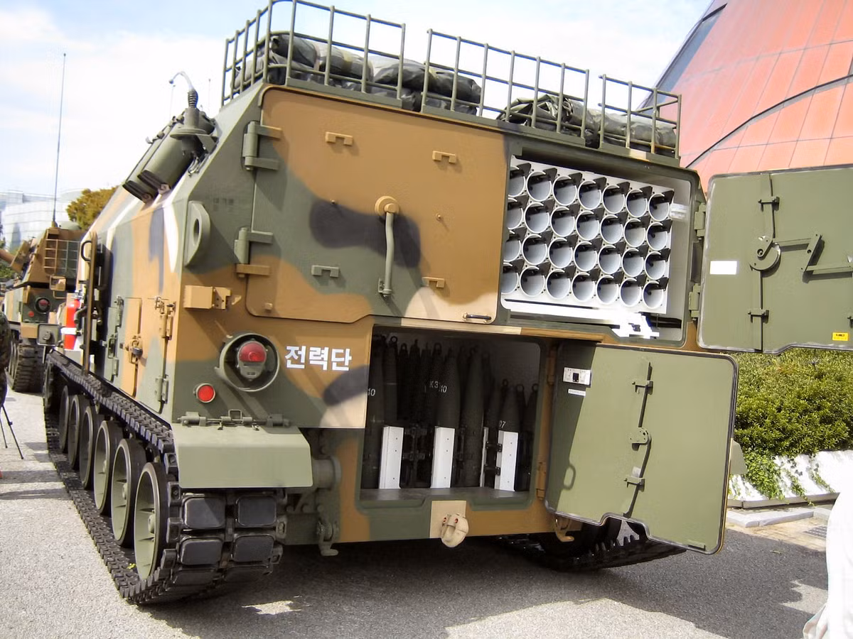 K10 có thể mang tới 104 viên đạn 105mm và cho tốc độ truyền tải đạn vào K9 đến 12 viên/phút trong mọi điều kiện tác chiến. Nguồn ảnh: Prime Portal